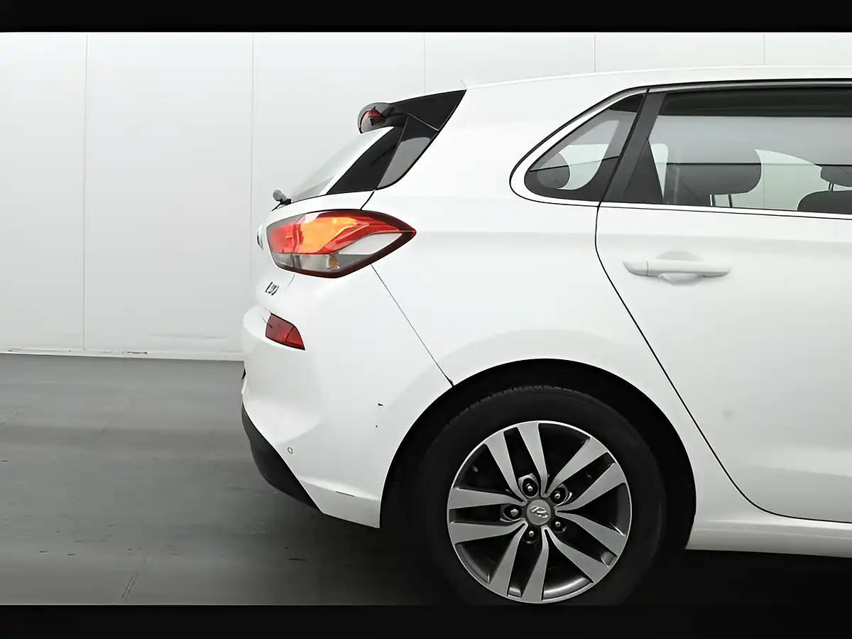 Used 2018 Hyundai i30 Se Nav Polar White - Interior and Exterior details 14