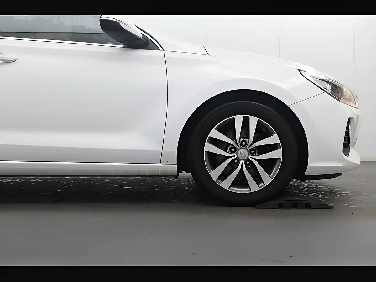 Used 2018 Hyundai i30 Se Nav Polar White - Interior and Exterior details 15