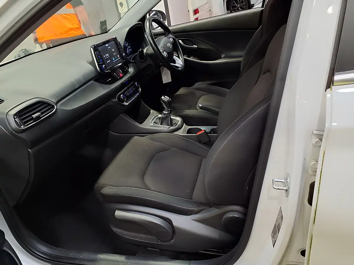 Used 2018 Hyundai i30 Se Nav Polar White - Interior and Exterior details 18