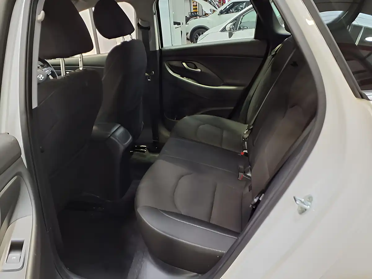 Used 2018 Hyundai i30 Se Nav Polar White - Interior and Exterior details 19