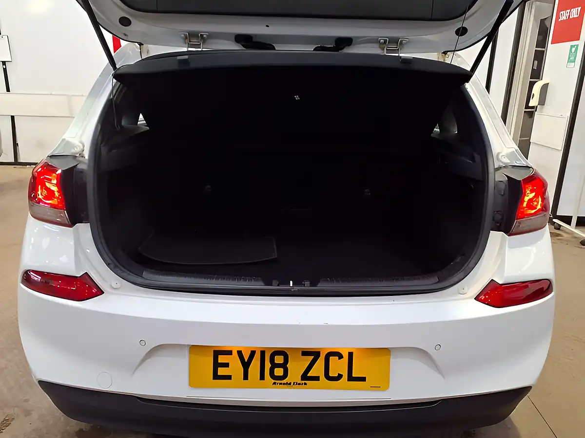 Used 2018 Hyundai i30 Se Nav Polar White - Interior and Exterior details 20