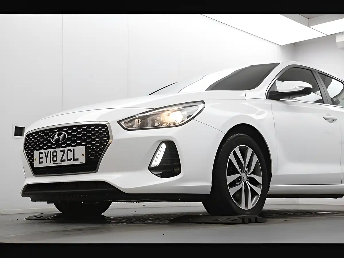 Used 2018 Hyundai i30 Se Nav Polar White - Interior and Exterior details 5