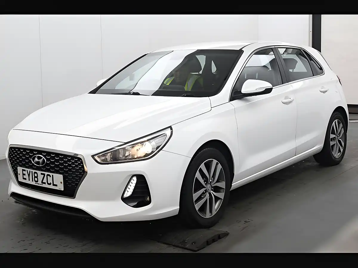 Used 2018 Hyundai i30 Se Nav Polar White - Interior and Exterior details 6