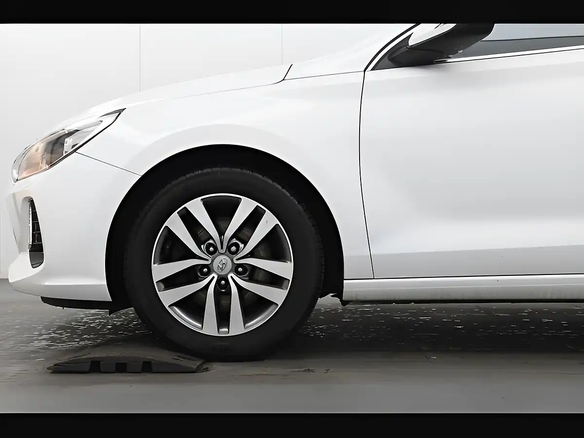 Used 2018 Hyundai i30 Se Nav Polar White - Interior and Exterior details 7