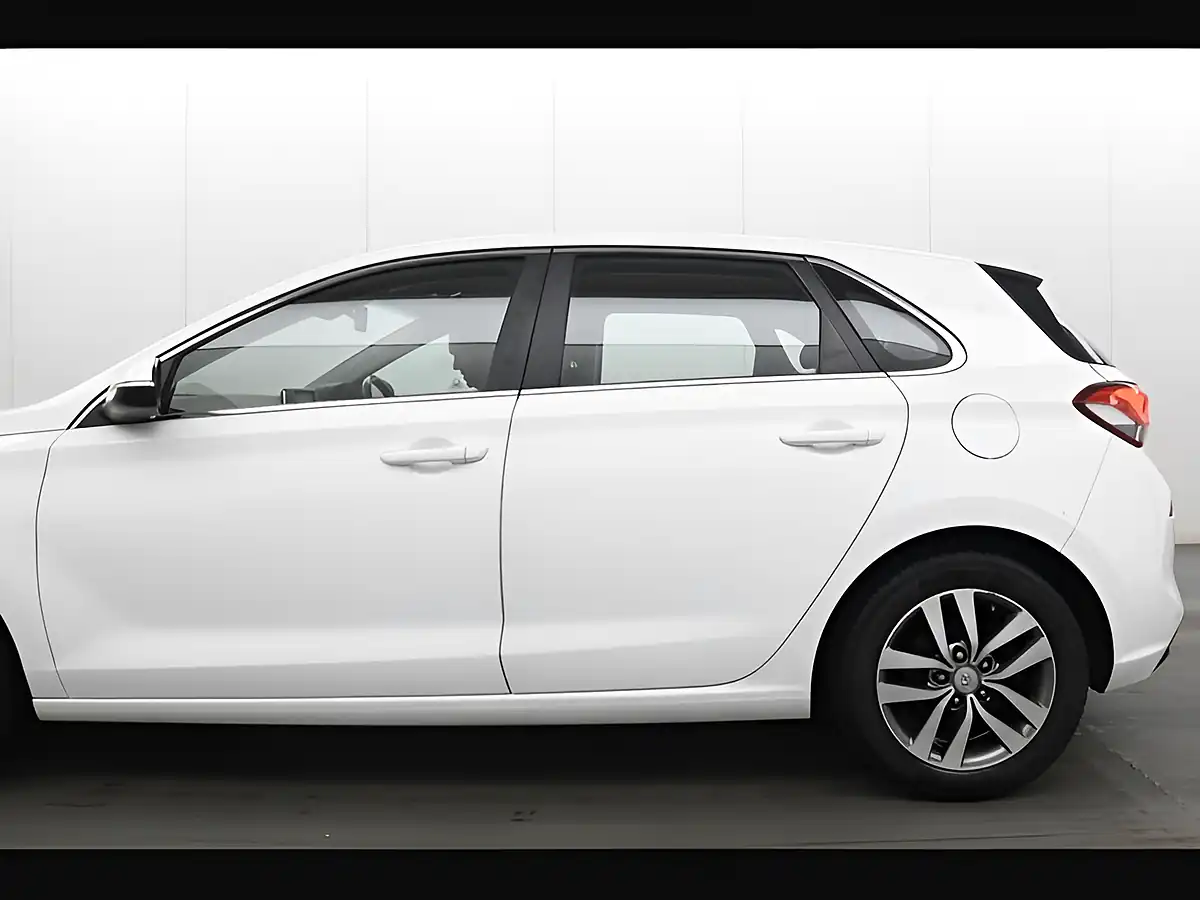 Used 2018 Hyundai i30 Se Nav Polar White - Interior and Exterior details 8