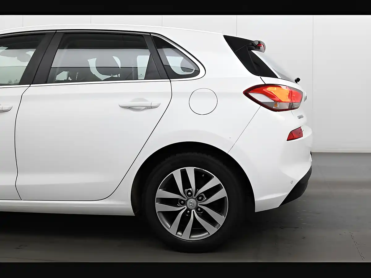 Used 2018 Hyundai i30 Se Nav Polar White - Interior and Exterior details 9