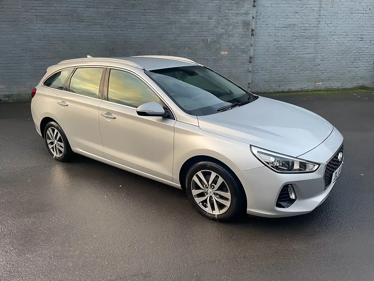 Used 2018 Hyundai i30 Se Nav Silver - Front View