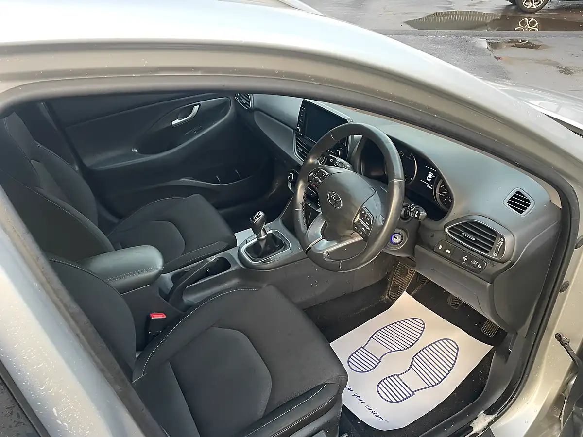 Used 2018 Hyundai i30 Se Nav Silver - Interior and Exterior details 10