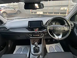 Used 2018 Hyundai i30 Se Nav Silver - Interior and Exterior details 13