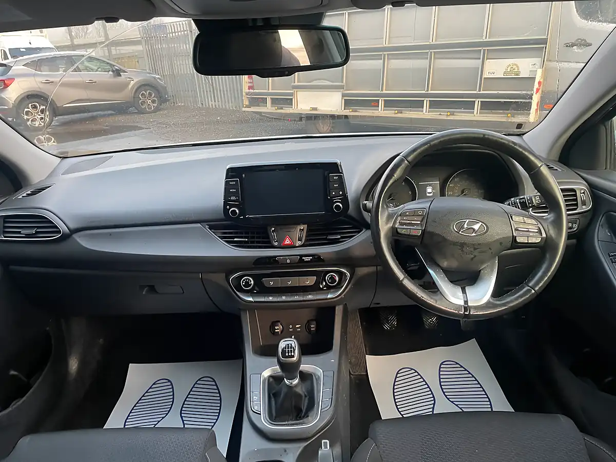 Used 2018 Hyundai i30 Se Nav Silver - Interior and Exterior details 13