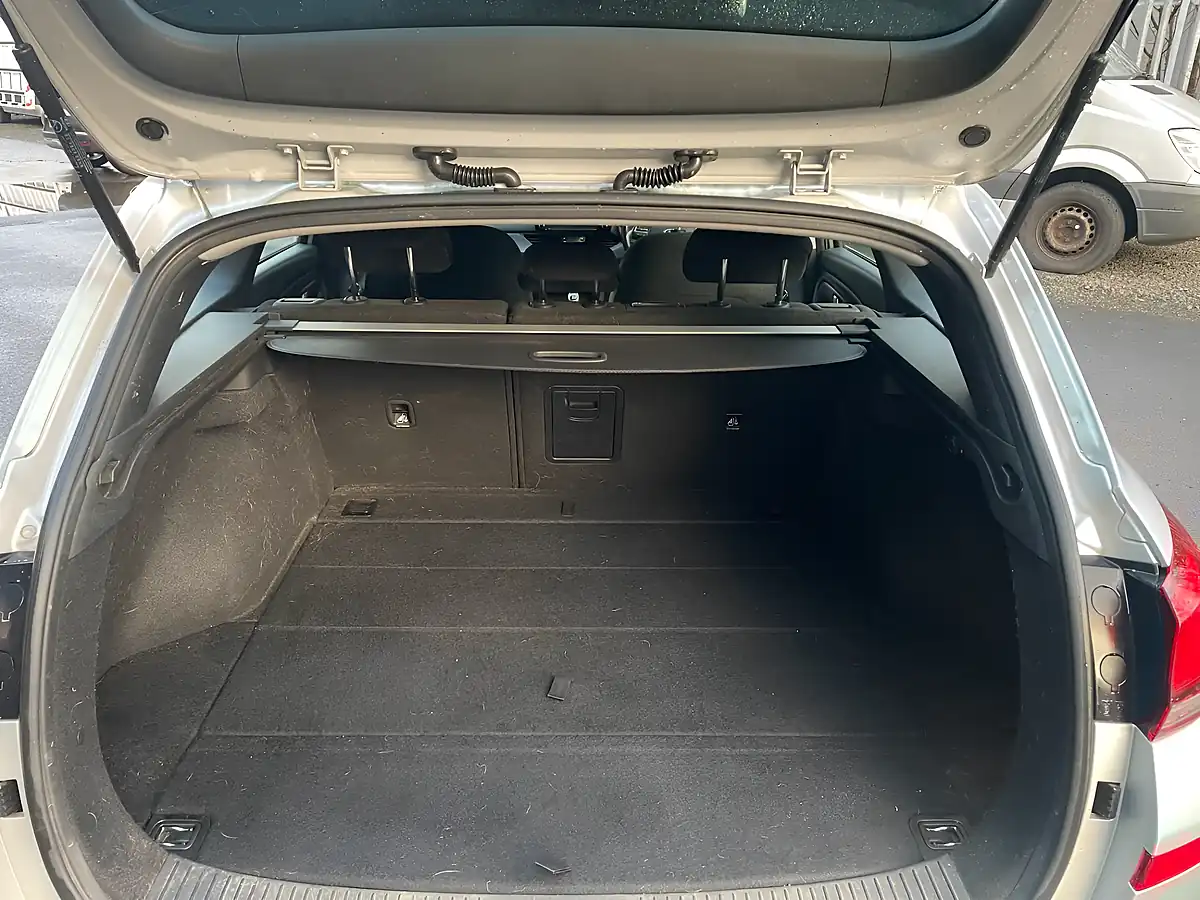Used 2018 Hyundai i30 Se Nav Silver - Interior and Exterior details 14
