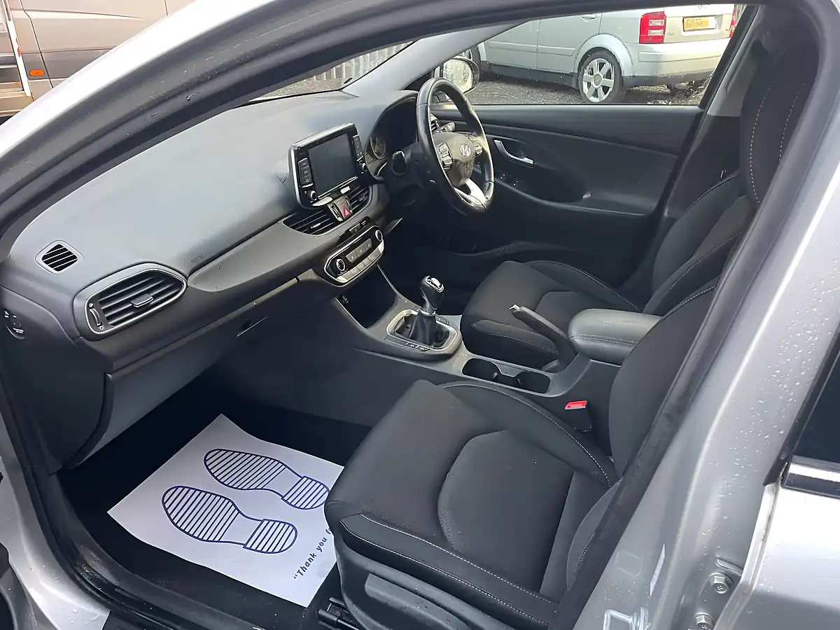 Used 2018 Hyundai i30 Se Nav Silver - Interior and Exterior details 16