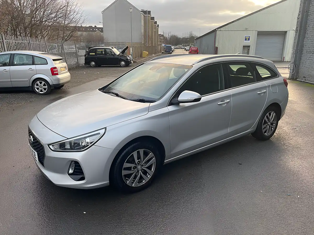 Used 2018 Hyundai i30 Se Nav Silver - Interior and Exterior details 3