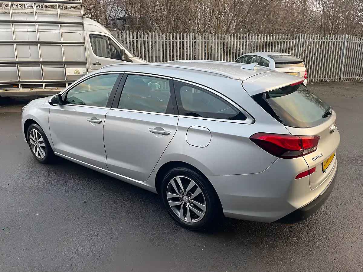 Used 2018 Hyundai i30 Se Nav Silver - Interior and Exterior details 8