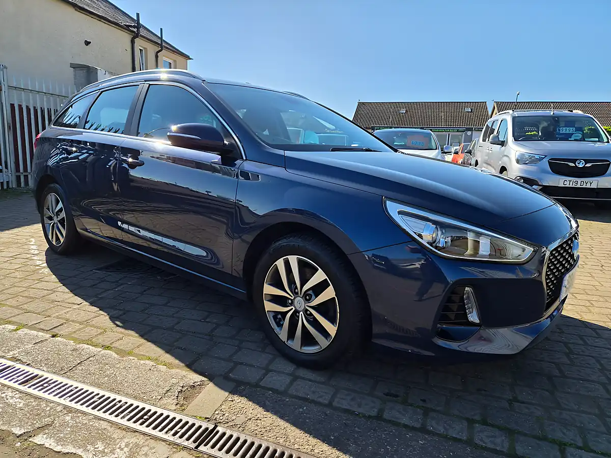 Used 2018 Hyundai i30 Se Tourer Blue - Front View