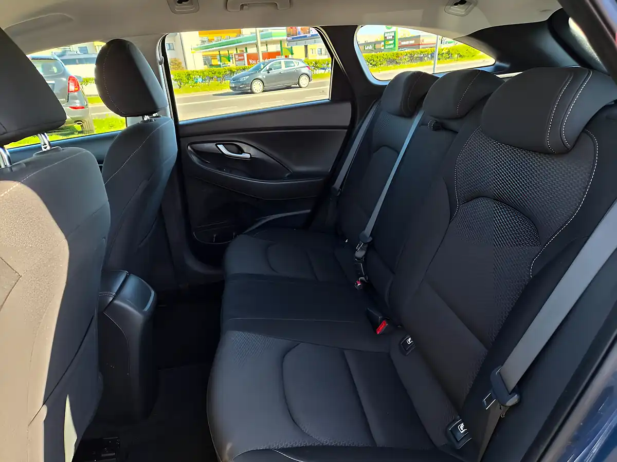 Used 2018 Hyundai i30 Se Tourer Blue - Interior and Exterior details 16