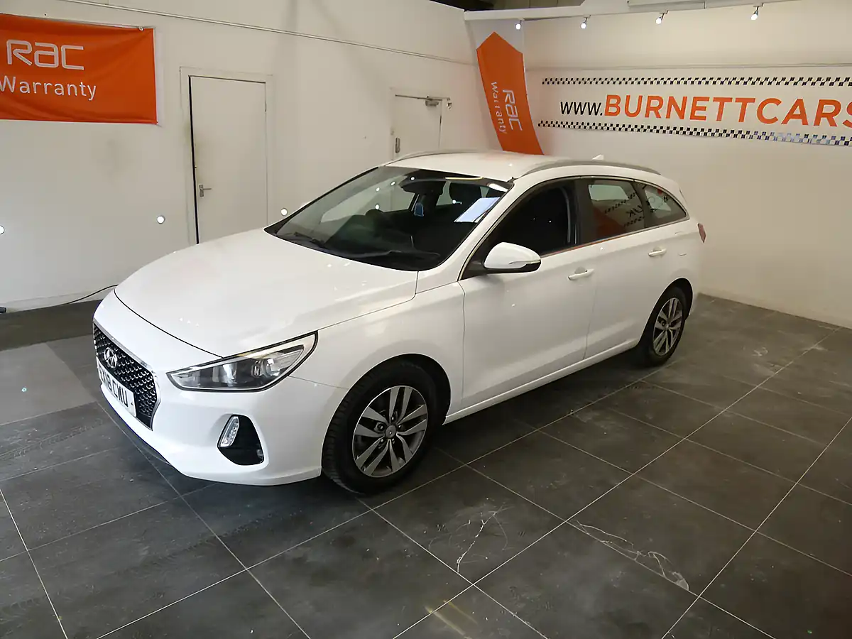 Used 2018 Hyundai i30 Se White - Interior and Exterior details 11