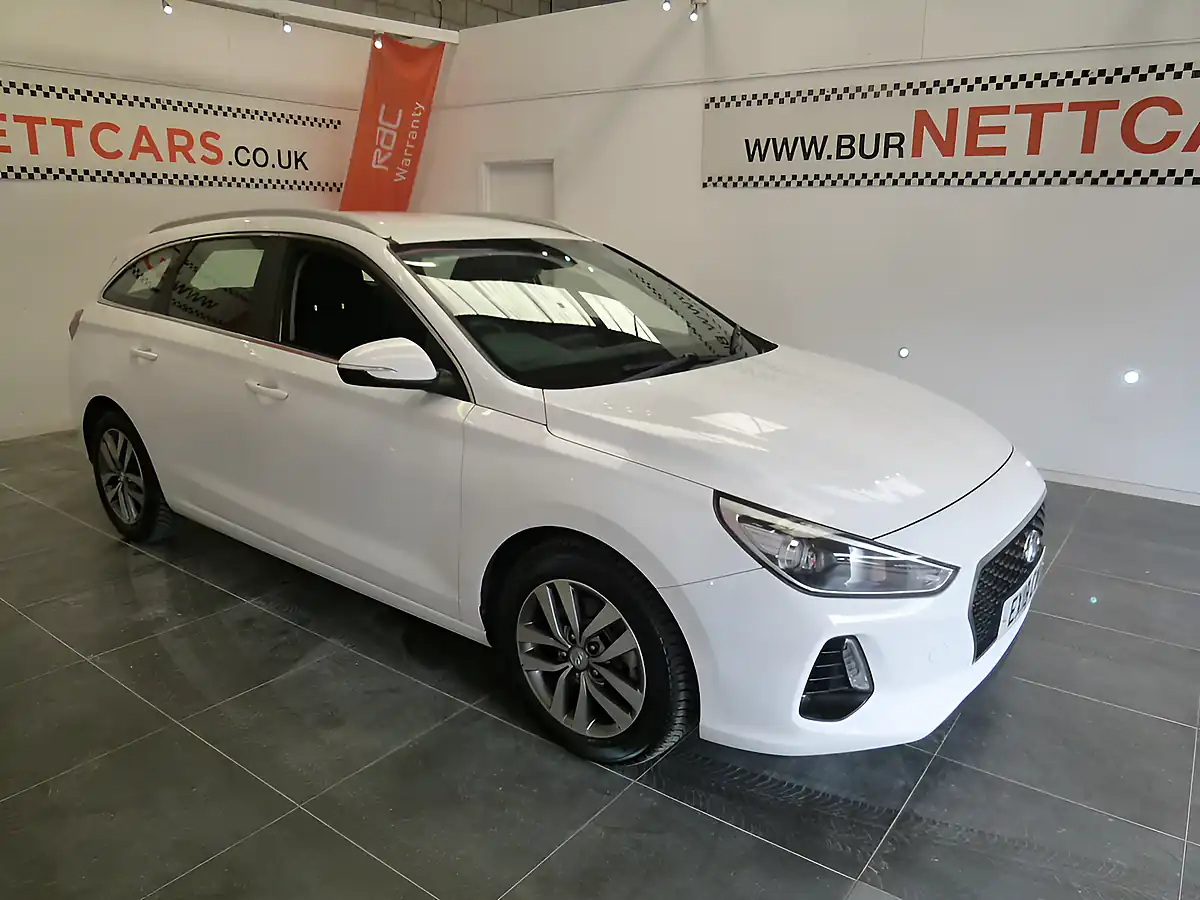 Used 2018 Hyundai i30 Se White - Interior and Exterior details 12