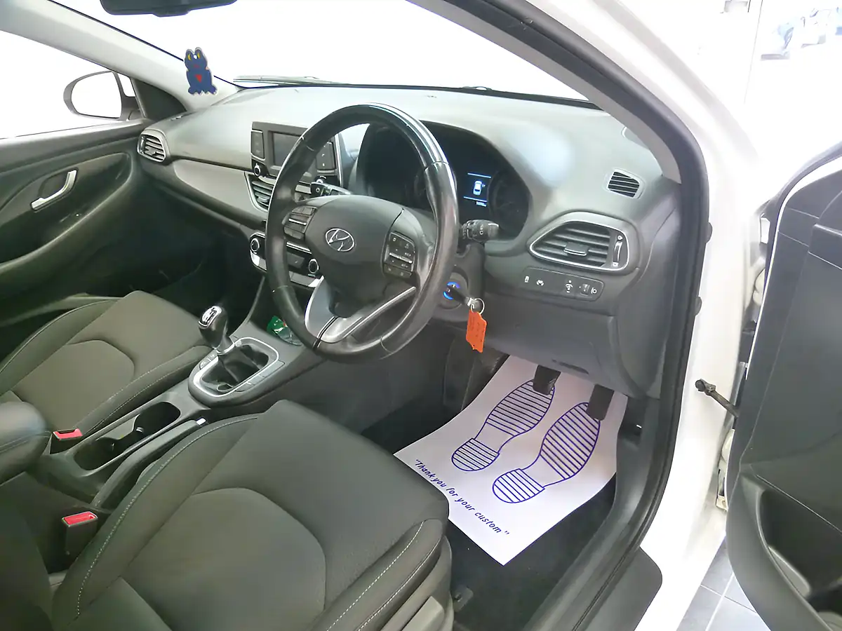 Used 2018 Hyundai i30 Se White - Interior and Exterior details 13
