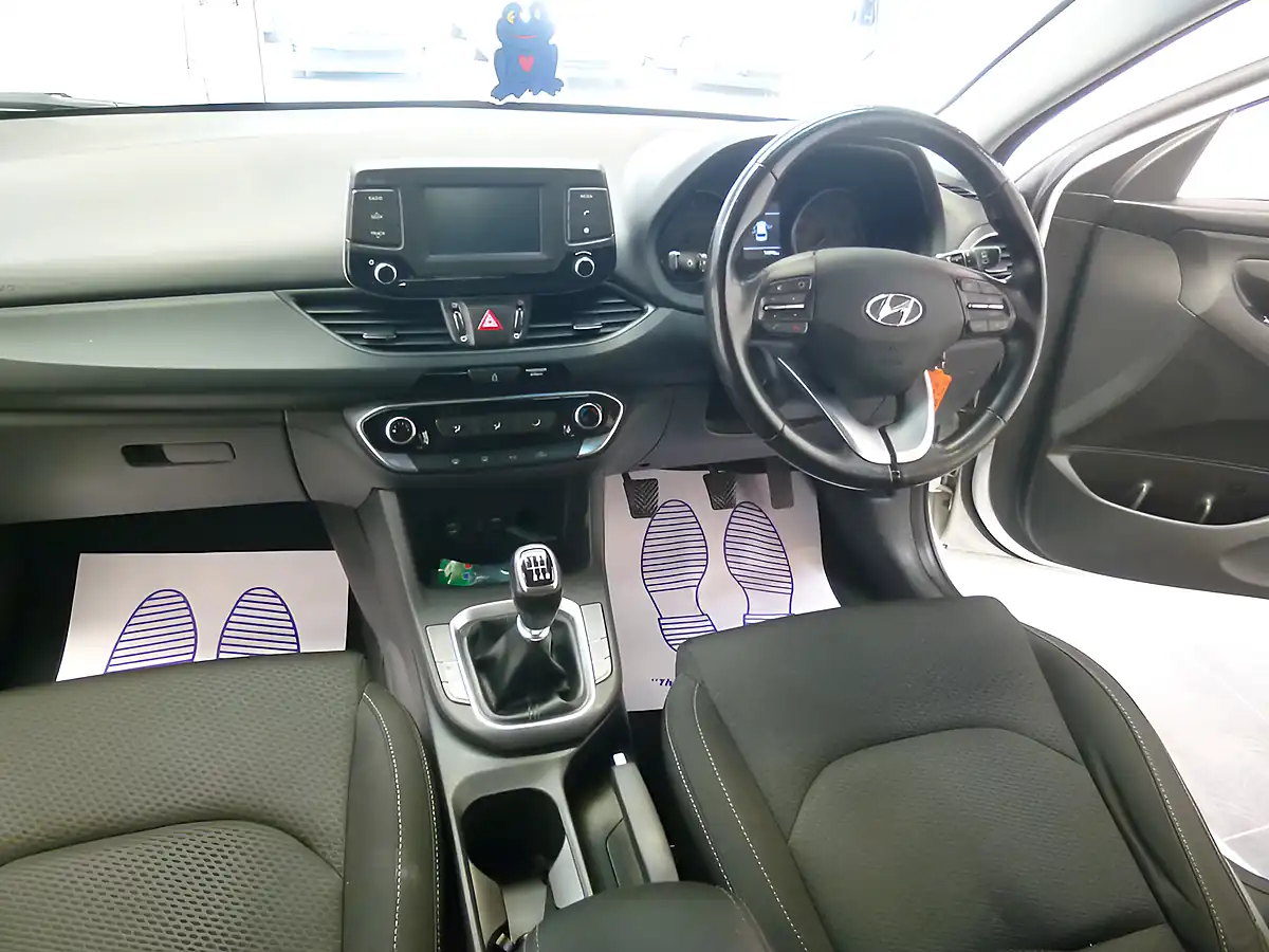 Used 2018 Hyundai i30 Se White - Interior and Exterior details 15
