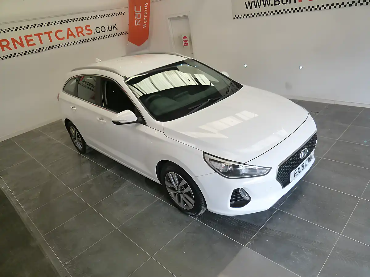 Used 2018 Hyundai i30 Se White - Interior and Exterior details 18
