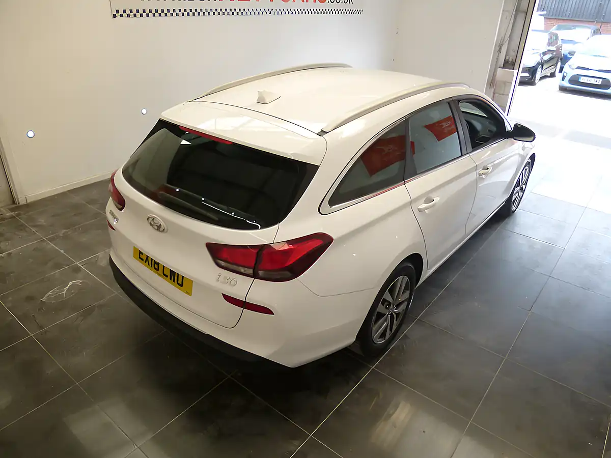 Used 2018 Hyundai i30 Se White - Interior and Exterior details 20