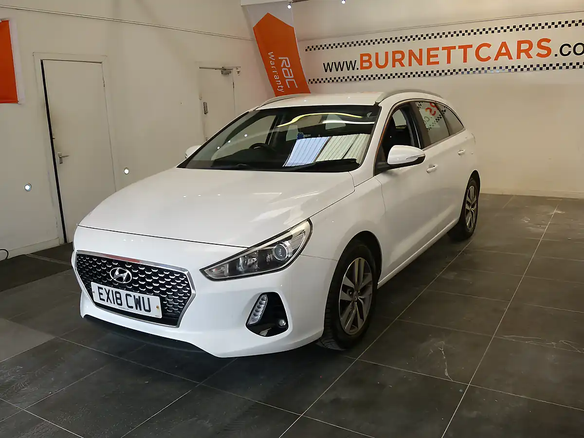 Used 2018 Hyundai i30 Se White - Interior and Exterior details 5