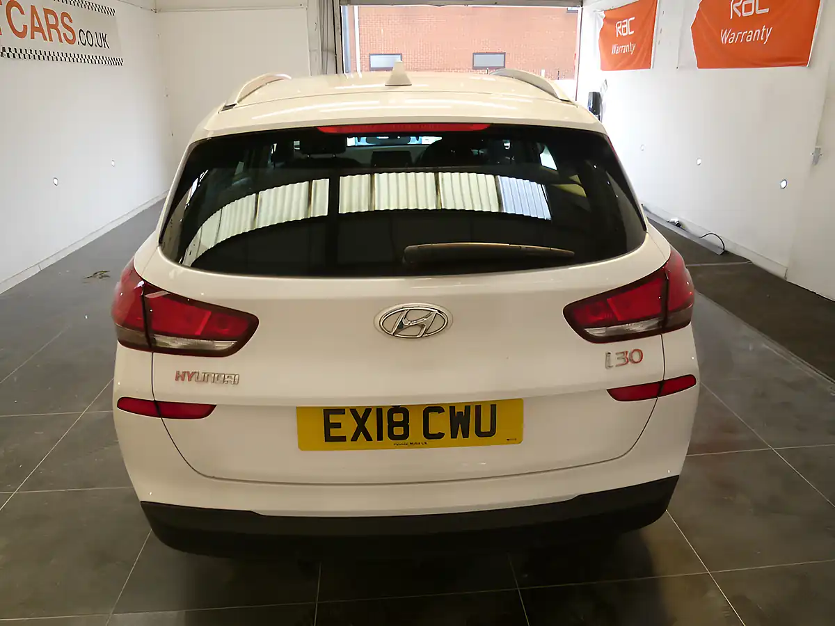 Used 2018 Hyundai i30 Se White - Interior and Exterior details 7