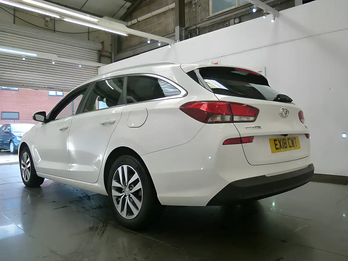 Used 2018 Hyundai i30 Se White - Interior and Exterior details 10