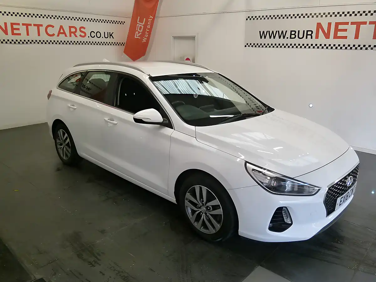Used 2018 Hyundai i30 Se White - Interior and Exterior details 11