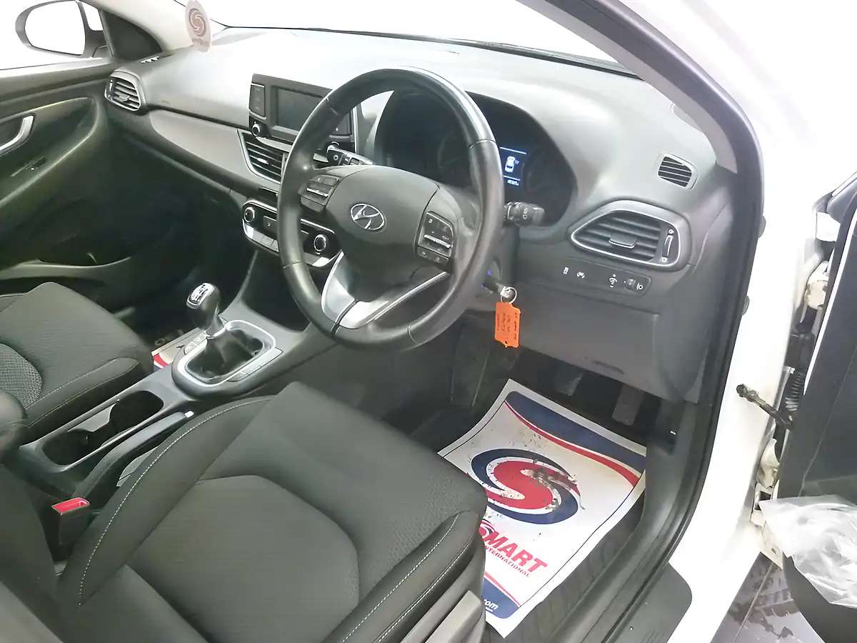 Used 2018 Hyundai i30 Se White - Interior and Exterior details 13