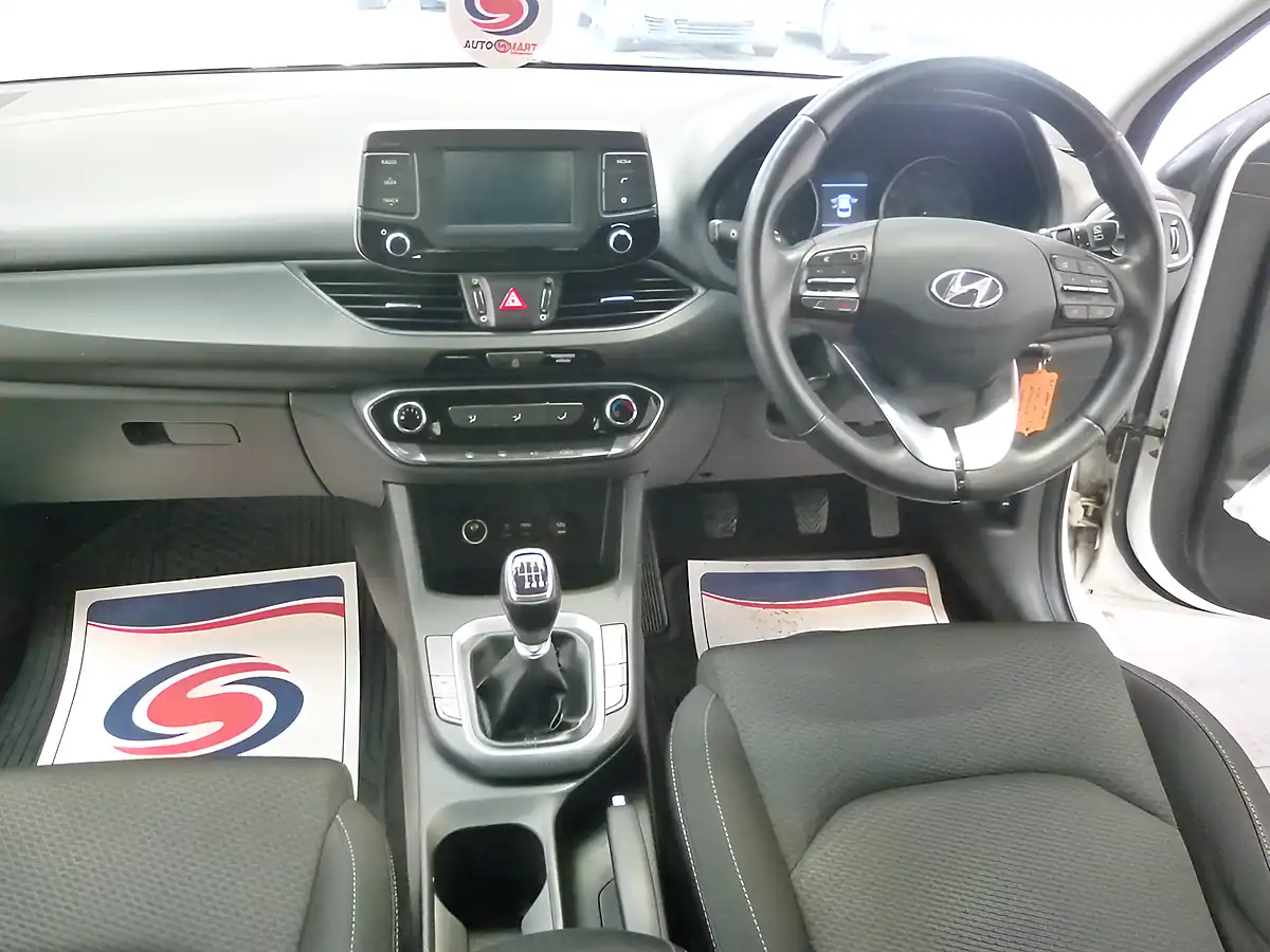 Used 2018 Hyundai i30 Se White - Interior and Exterior details 15