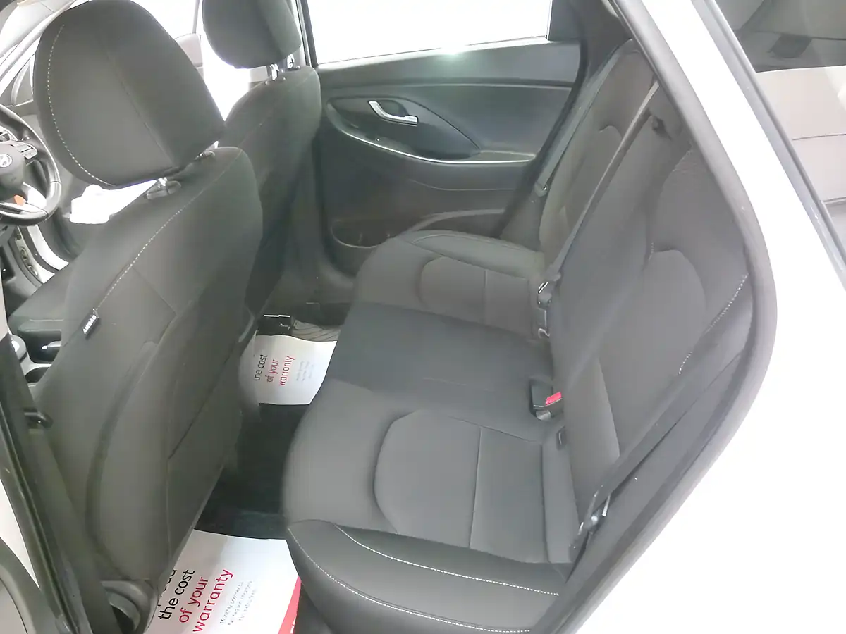 Used 2018 Hyundai i30 Se White - Interior and Exterior details 16