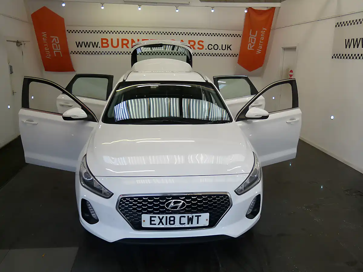 Used 2018 Hyundai i30 Se White - Interior and Exterior details 17