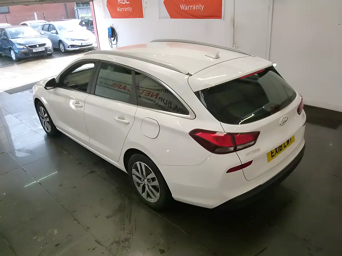 Used 2018 Hyundai i30 Se White - Interior and Exterior details 19