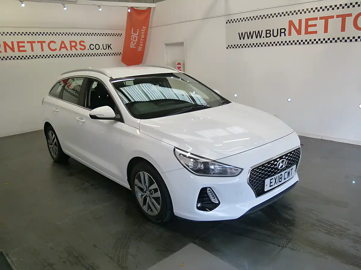 Used 2018 Hyundai i30 Se White - Interior and Exterior details 3