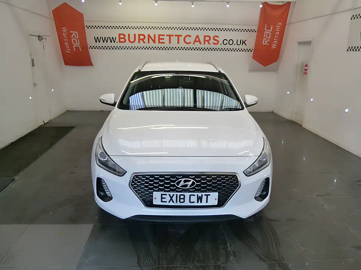 Used 2018 Hyundai i30 Se White - Interior and Exterior details 4