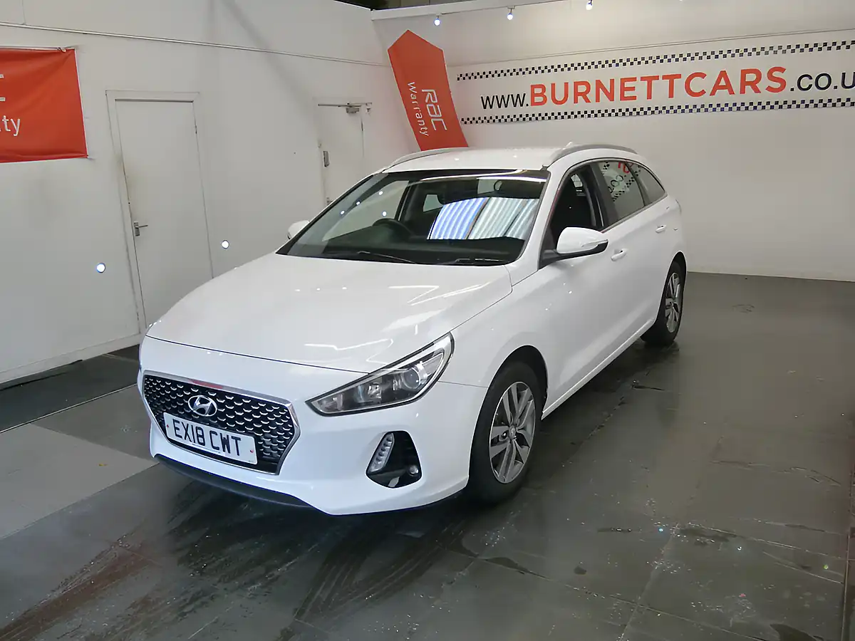 Used 2018 Hyundai i30 Se White - Interior and Exterior details 5
