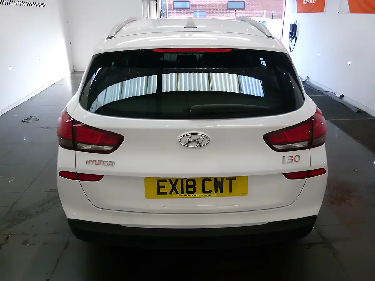 Used 2018 Hyundai i30 Se White - Interior and Exterior details 7