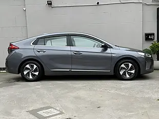 Used 2018 Hyundai Ioniq HEV Prem Grey - Interior and Exterior details 5