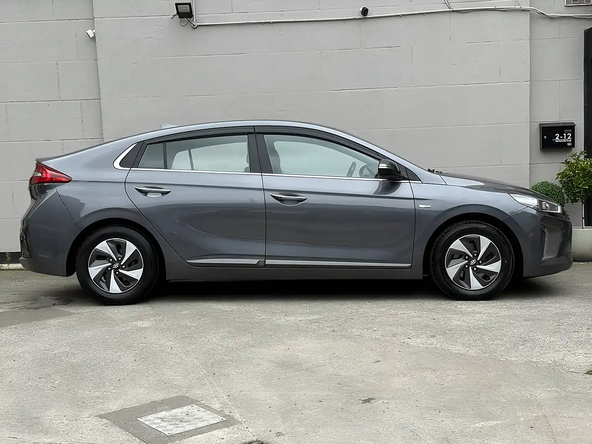 Used 2018 Hyundai Ioniq HEV Prem Grey - Interior and Exterior details 5