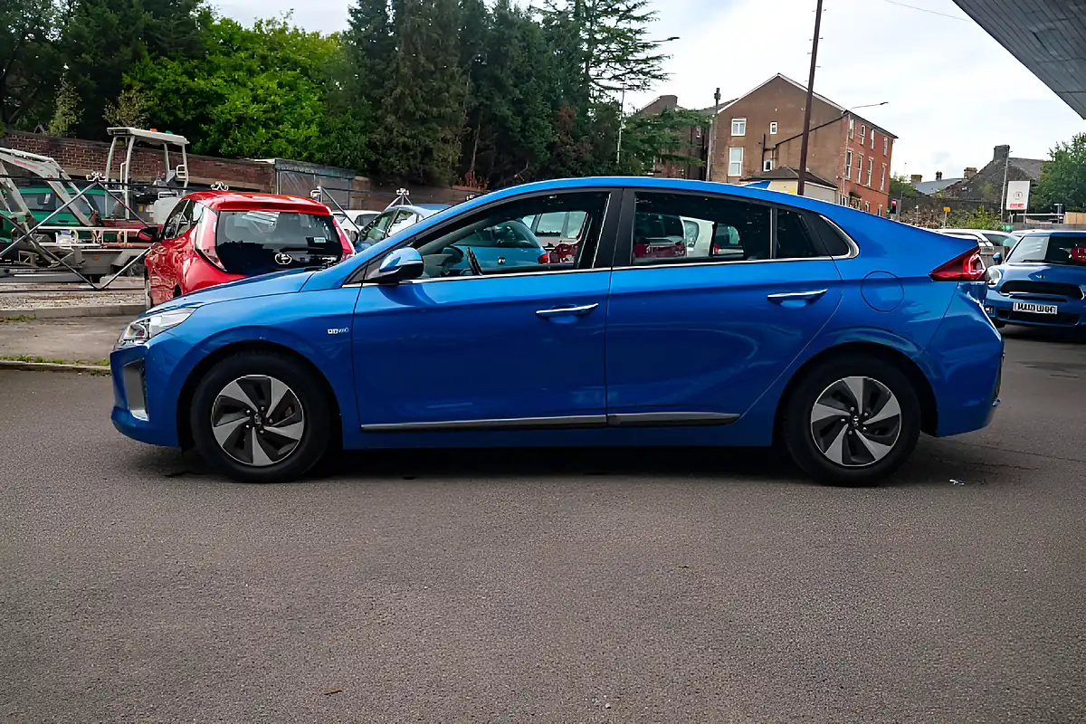 Used 2018 Hyundai Ioniq Premium Se Marina Blue - Interior and Exterior details 4