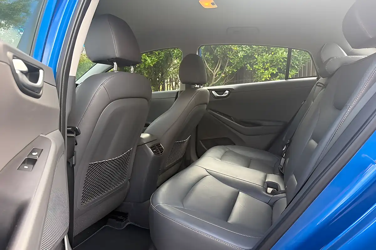 Used 2018 Hyundai Ioniq Premium Se Marina Blue - Interior and Exterior details 6