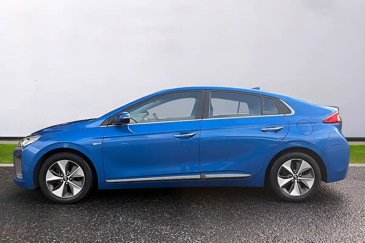Used 2018 Hyundai Ioniq Premium Se Marina Blue - Interior and Exterior details 7