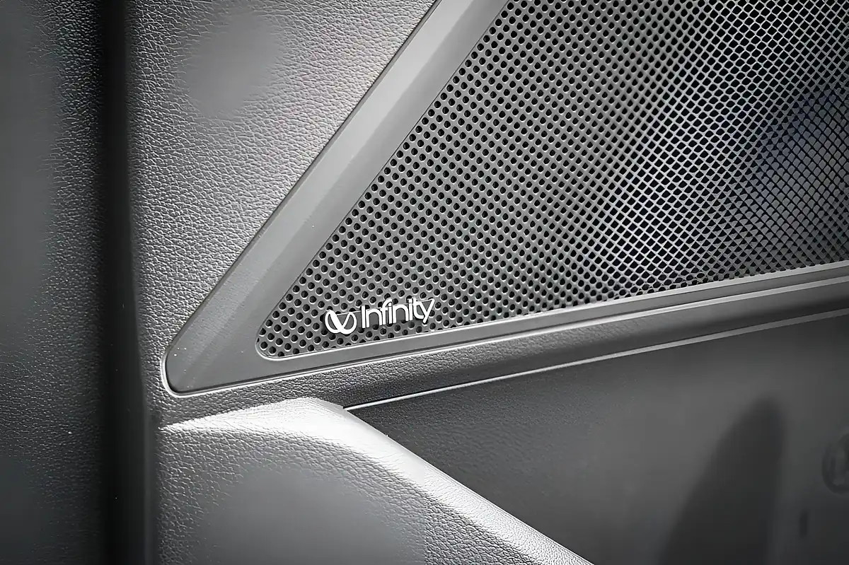 Used 2018 Hyundai Ioniq Premium Se White - Interior and Exterior details 16