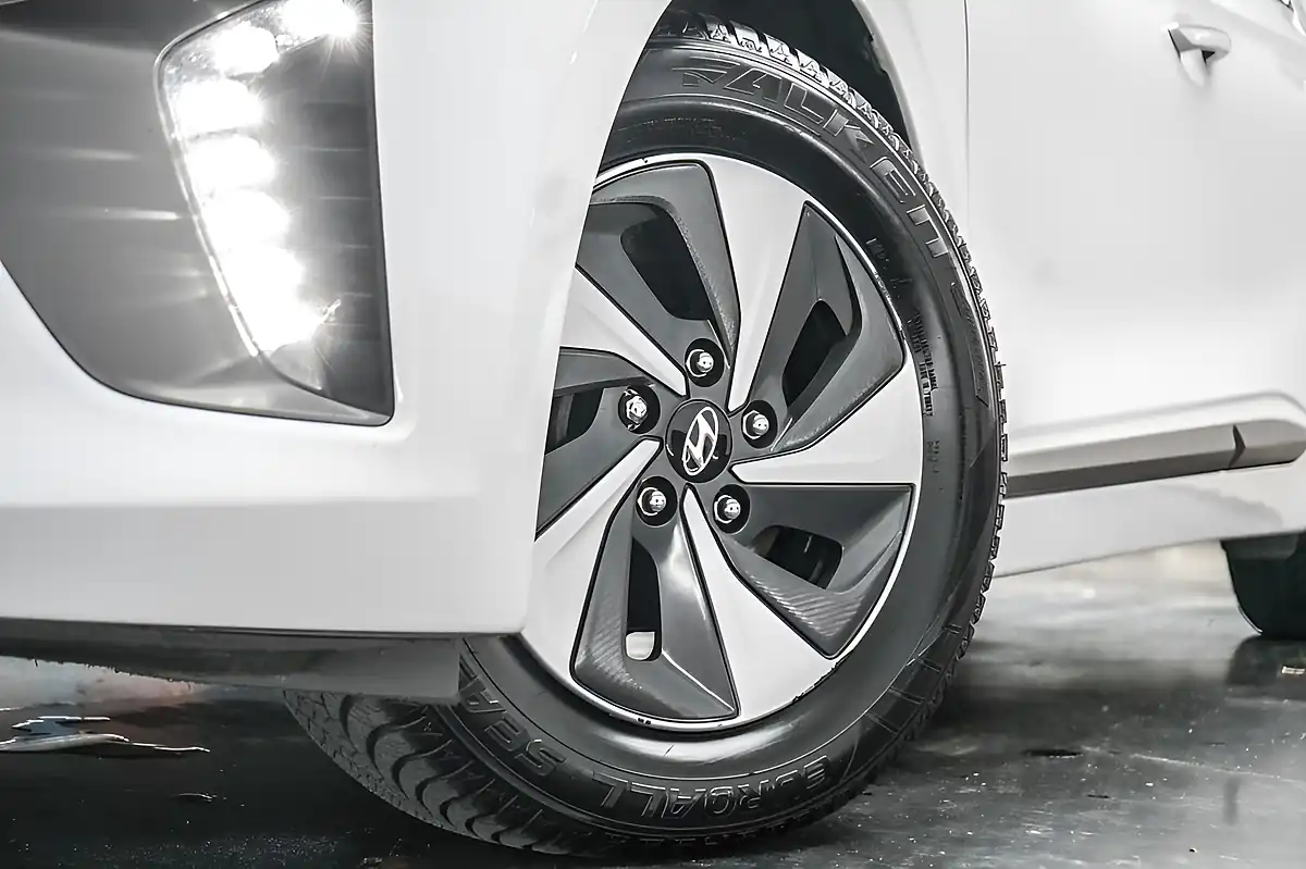 Used 2018 Hyundai Ioniq Premium Se White - Interior and Exterior details 2