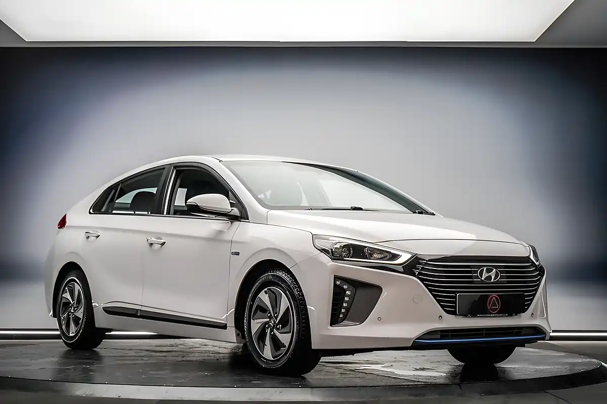 Used 2018 Hyundai Ioniq Premium Se White - Interior and Exterior details 5