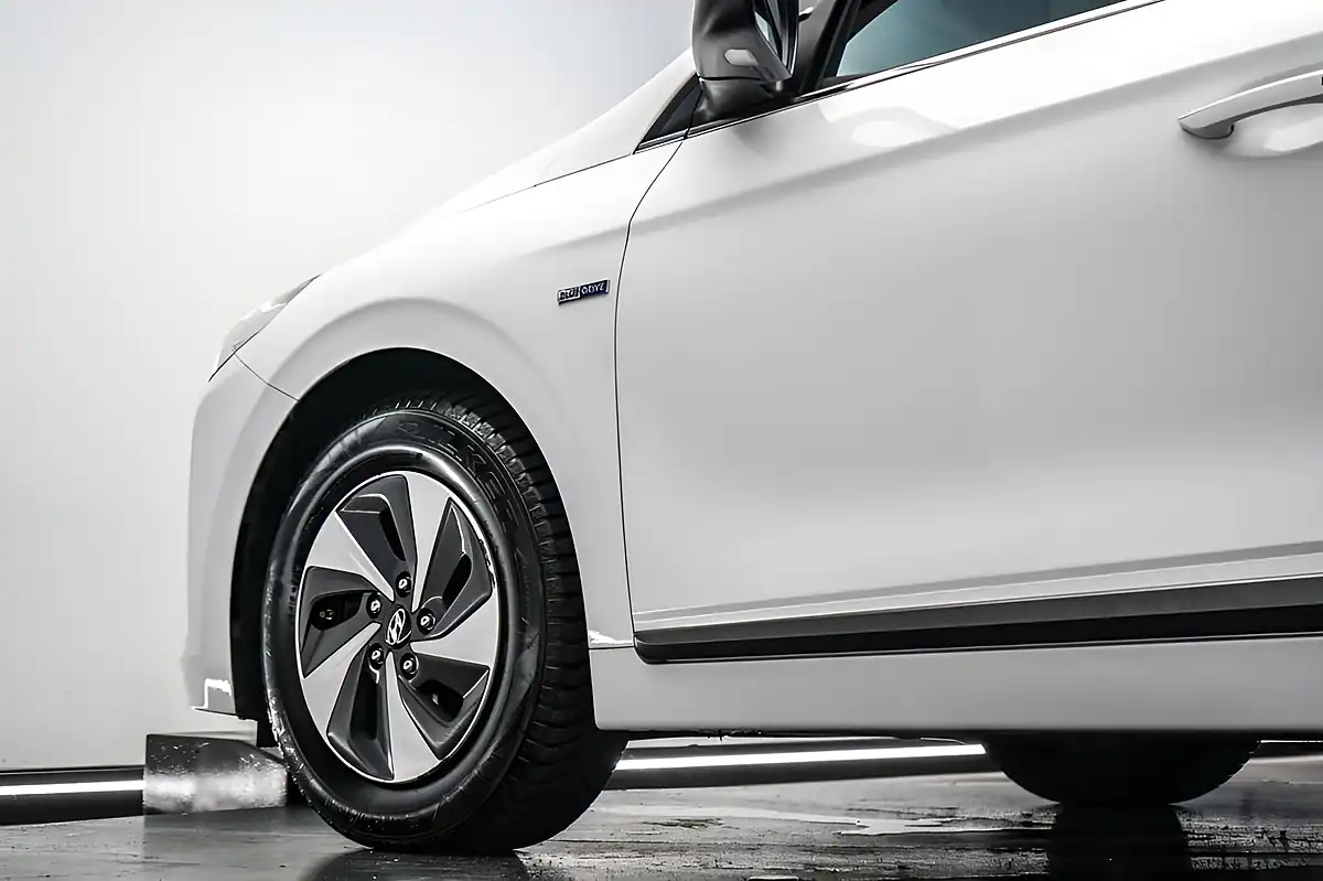 Used 2018 Hyundai Ioniq Premium Se White - Interior and Exterior details 6