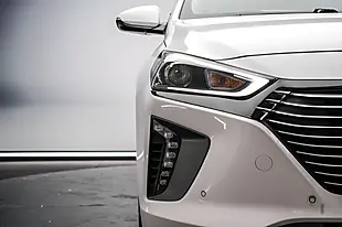 Used 2018 Hyundai Ioniq Premium Se White - Interior and Exterior details 9