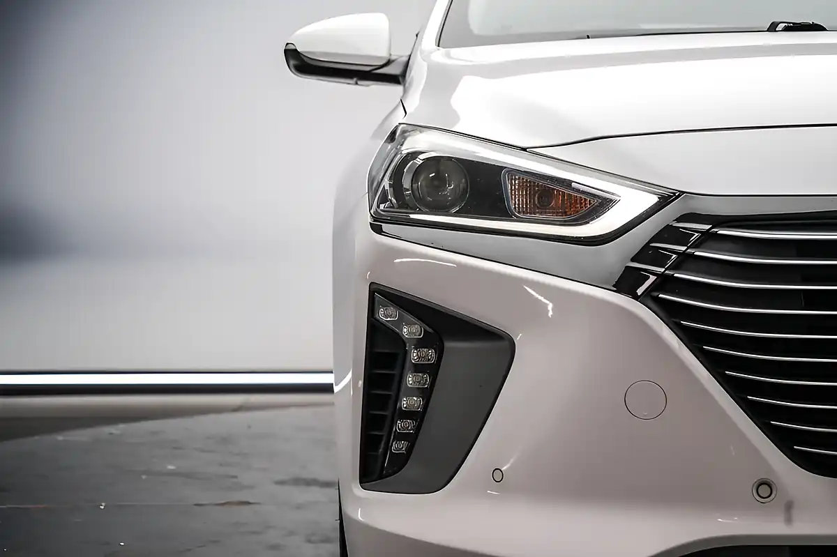 Used 2018 Hyundai Ioniq Premium Se White - Interior and Exterior details 9